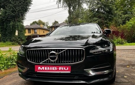 Volvo S90 II рестайлинг, 2020 год, 3 500 000 рублей, 2 фотография