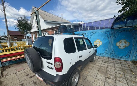 Chevrolet Niva I рестайлинг, 2017 год, 870 000 рублей, 11 фотография