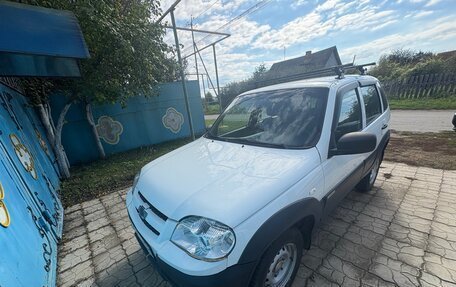 Chevrolet Niva I рестайлинг, 2017 год, 870 000 рублей, 16 фотография