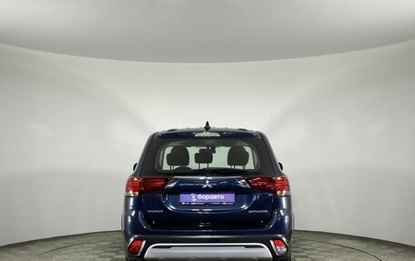 Mitsubishi Outlander III рестайлинг 3, 2019 год, 1 389 000 рублей, 6 фотография