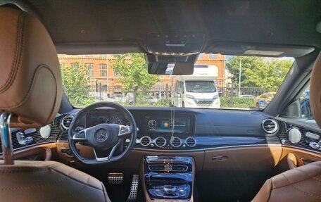 Mercedes-Benz E-Класс, 2017 год, 3 280 000 рублей, 6 фотография