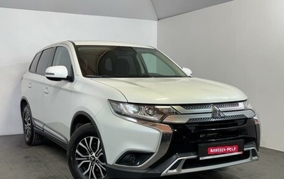 Mitsubishi Outlander III рестайлинг 3, 2019 год, 1 749 000 рублей, 1 фотография
