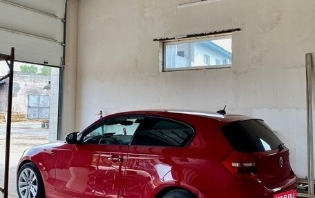 BMW 1 серия, 2011 год, 850 000 рублей, 10 фотография