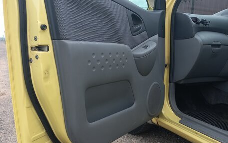 Toyota FunCargo, 2000 год, 400 000 рублей, 19 фотография