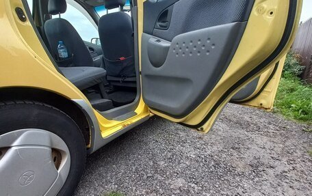 Toyota FunCargo, 2000 год, 400 000 рублей, 14 фотография