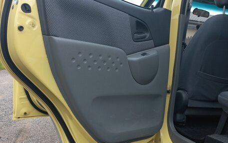 Toyota FunCargo, 2000 год, 400 000 рублей, 18 фотография