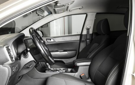 KIA Sportage IV рестайлинг, 2020 год, 2 300 000 рублей, 13 фотография