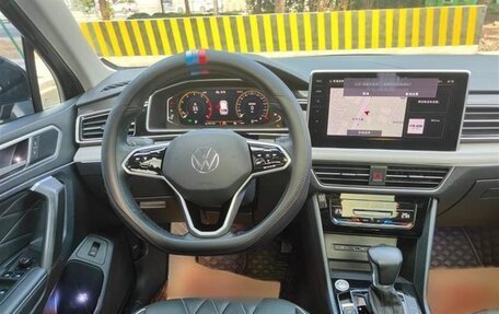 Volkswagen Tiguan II, 2022 год, 2 650 000 рублей, 9 фотография