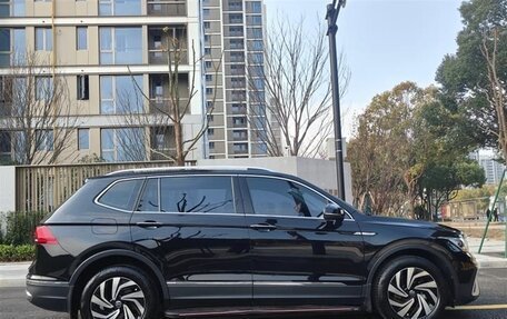 Volkswagen Tiguan II, 2022 год, 2 650 000 рублей, 7 фотография