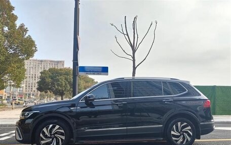 Volkswagen Tiguan II, 2022 год, 2 650 000 рублей, 6 фотография