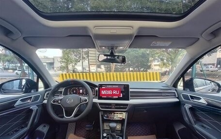 Volkswagen Tiguan II, 2022 год, 2 650 000 рублей, 10 фотография