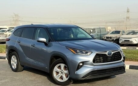 Toyota Highlander, 2021 год, 3 150 000 рублей, 2 фотография