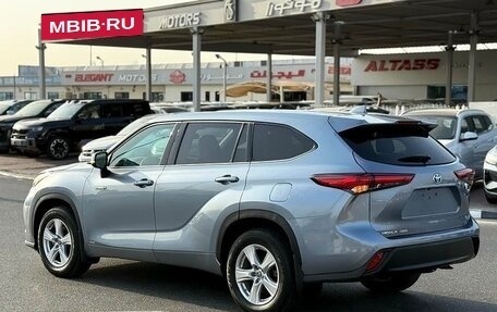 Toyota Highlander, 2021 год, 3 150 000 рублей, 4 фотография