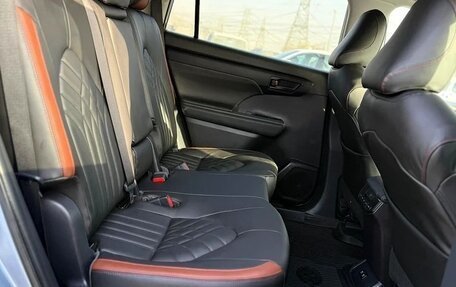 Toyota Highlander, 2021 год, 3 150 000 рублей, 10 фотография