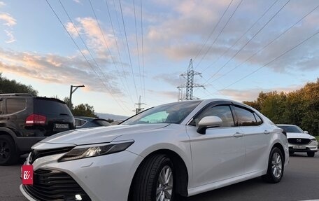 Toyota Camry, 2018 год, 1 945 000 рублей, 9 фотография