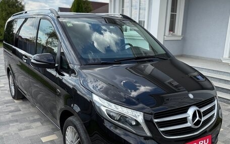Mercedes-Benz V-Класс, 2017 год, 3 750 000 рублей, 3 фотография