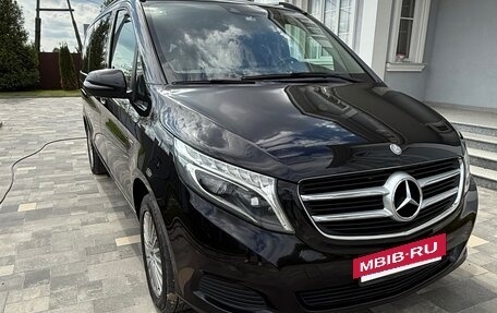 Mercedes-Benz V-Класс, 2017 год, 3 750 000 рублей, 2 фотография