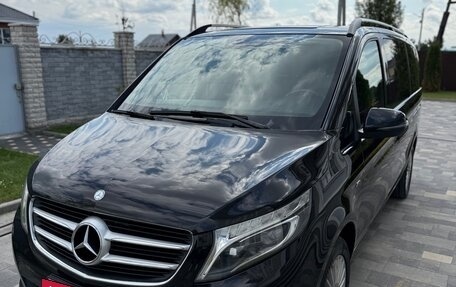 Mercedes-Benz V-Класс, 2017 год, 3 750 000 рублей, 4 фотография