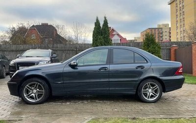 Mercedes-Benz C-Класс, 2004 год, 700 000 рублей, 1 фотография