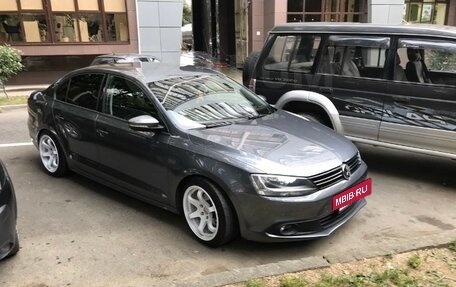 Volkswagen Jetta VI, 2013 год, 800 000 рублей, 2 фотография
