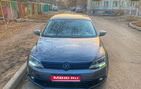 Volkswagen Jetta VI, 2013 год, 800 000 рублей, 3 фотография