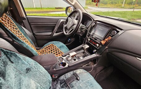 Mitsubishi Pajero Sport III рестайлинг, 2021 год, 3 750 000 рублей, 7 фотография