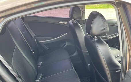 Hyundai Solaris II рестайлинг, 2015 год, 1 300 000 рублей, 17 фотография