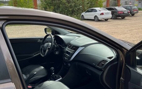 Hyundai Solaris II рестайлинг, 2015 год, 1 300 000 рублей, 18 фотография