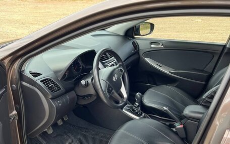 Hyundai Solaris II рестайлинг, 2015 год, 1 300 000 рублей, 21 фотография
