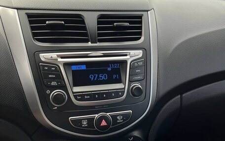 Hyundai Solaris II рестайлинг, 2015 год, 1 300 000 рублей, 33 фотография