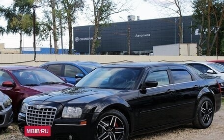 Chrysler 300C II, 2005 год, 650 000 рублей, 3 фотография