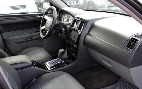 Chrysler 300C II, 2005 год, 650 000 рублей, 11 фотография
