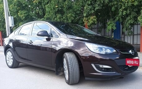 Opel Astra J, 2013 год, 1 050 000 рублей, 2 фотография