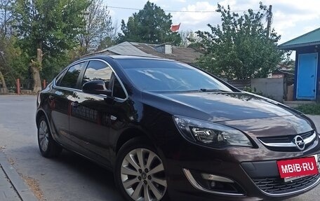 Opel Astra J, 2013 год, 1 050 000 рублей, 4 фотография