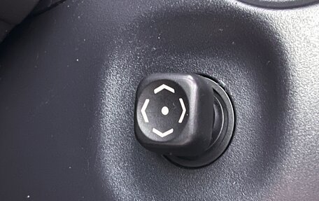 Toyota Land Cruiser Prado 150 рестайлинг 2, 2012 год, 2 899 000 рублей, 17 фотография