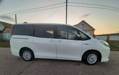 Toyota Noah III, 2016 год, 2 000 000 рублей, 1 фотография