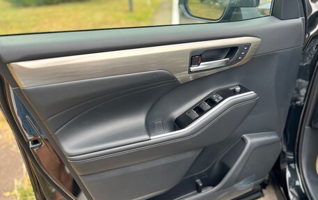 Toyota Highlander, 2025 год, 4 950 000 рублей, 24 фотография