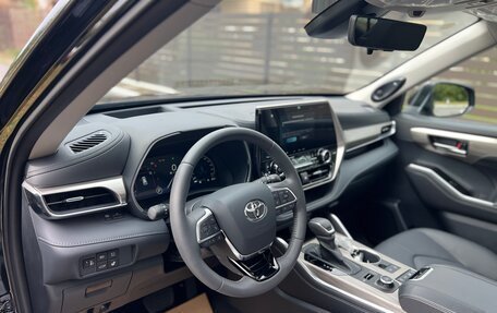 Toyota Highlander, 2025 год, 4 950 000 рублей, 25 фотография