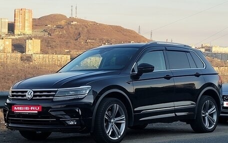 Volkswagen Tiguan II, 2018 год, 2 700 000 рублей, 2 фотография