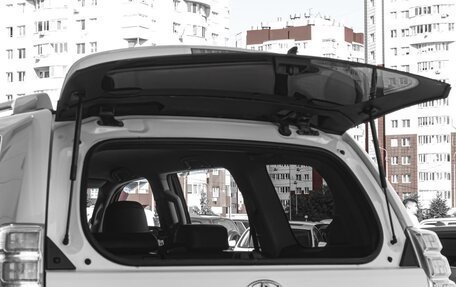 Toyota Land Cruiser Prado 150 рестайлинг 2, 2011 год, 3 349 000 рублей, 22 фотография