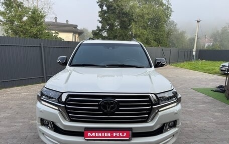 Toyota Land Cruiser 200, 2017 год, 7 650 000 рублей, 1 фотография