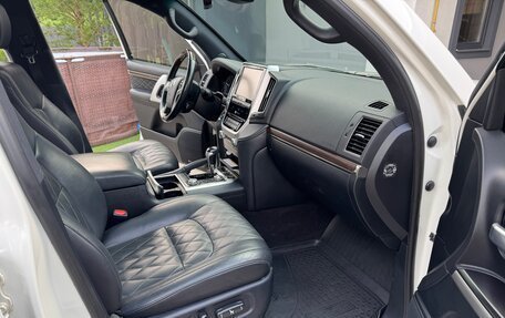 Toyota Land Cruiser 200, 2017 год, 7 650 000 рублей, 6 фотография