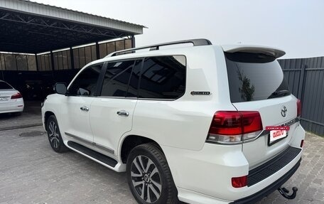 Toyota Land Cruiser 200, 2017 год, 7 650 000 рублей, 5 фотография