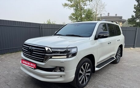 Toyota Land Cruiser 200, 2017 год, 7 650 000 рублей, 3 фотография