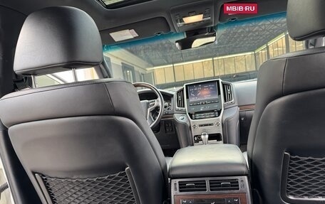 Toyota Land Cruiser 200, 2017 год, 7 650 000 рублей, 7 фотография