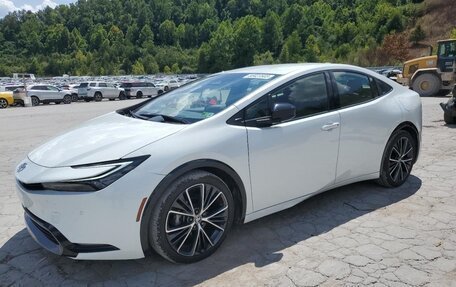 Toyota Prius IV XW50, 2023 год, 2 650 000 рублей, 1 фотография