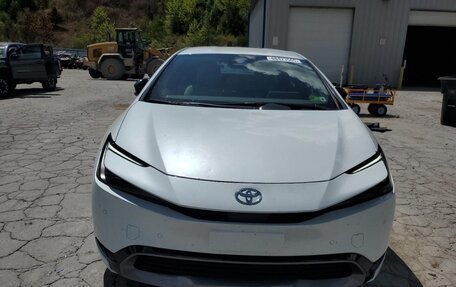 Toyota Prius IV XW50, 2023 год, 2 650 000 рублей, 5 фотография