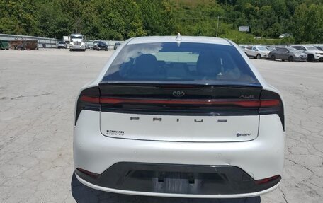 Toyota Prius IV XW50, 2023 год, 2 650 000 рублей, 6 фотография