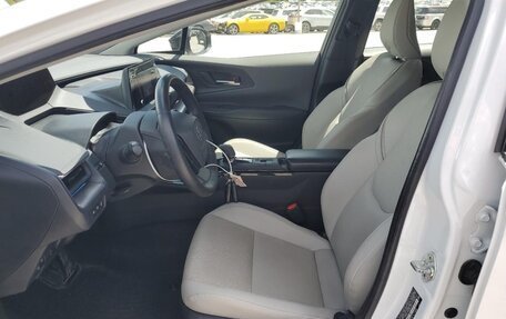 Toyota Prius IV XW50, 2023 год, 2 650 000 рублей, 7 фотография