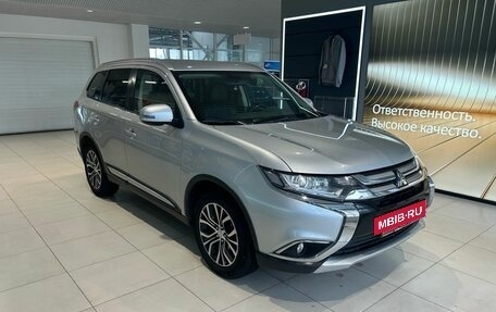 Mitsubishi Outlander III рестайлинг 3, 2017 год, 1 699 000 рублей, 3 фотография